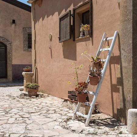 Agriturismo Terra Di Pace Noto Exterior photo