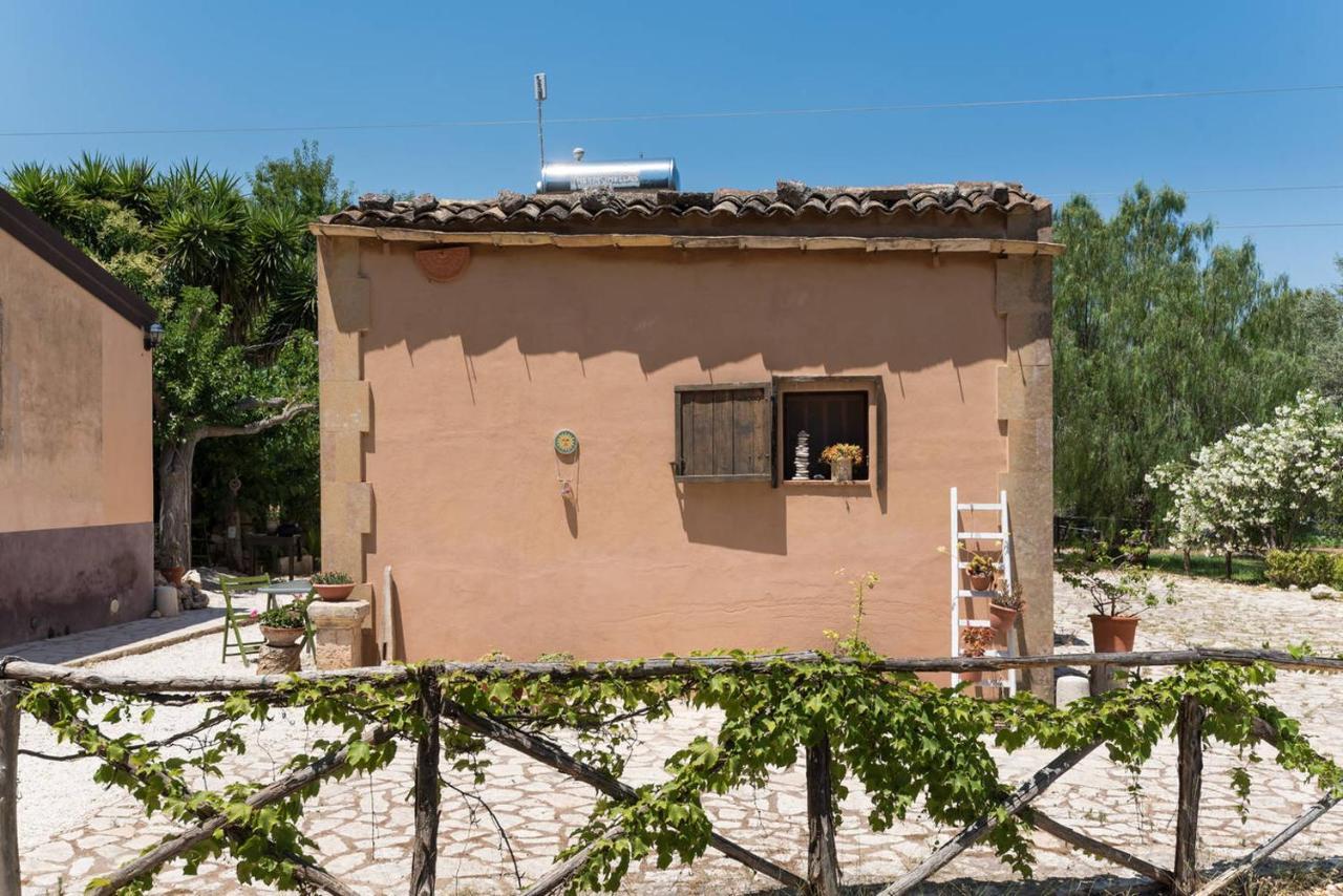 Agriturismo Terra Di Pace Noto Exterior photo